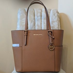 Michael Kors Jet Set Travel Purse